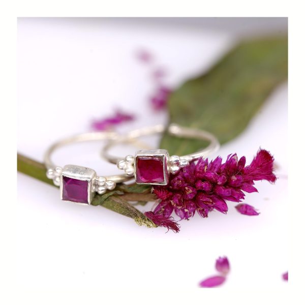 JSAJ TOERING CHUTKI BICHIYA IN STERLING SILVER WITH SQUARE RUBY STONE WHICH IS COMFORTABLE DURABLE FOR GIRLS AND WOMENS IN PURE SILVER