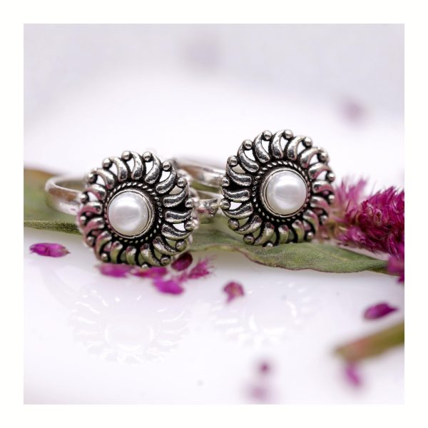 JSAJ ROUND DESIGN TOERING CHUTKI BICHIYA IN PEARL OR MOTI STONE IN STERLING SILVER WHICH IS UNBREAKABLE DURABLE COMFORTABLE FOR GIRLS AND WOMENS IN PURE SILVER