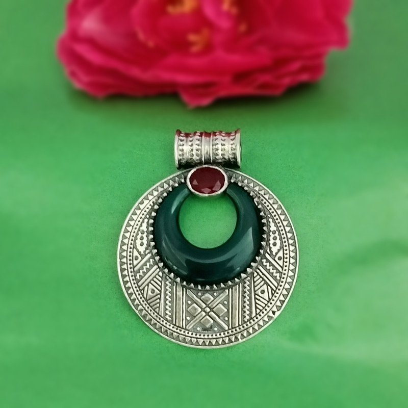 TUAREG STYLE ROUND SHAPE WITH GREEN ONYX AND RUBY STONE IN 925 STERLING SILVER - Image 2