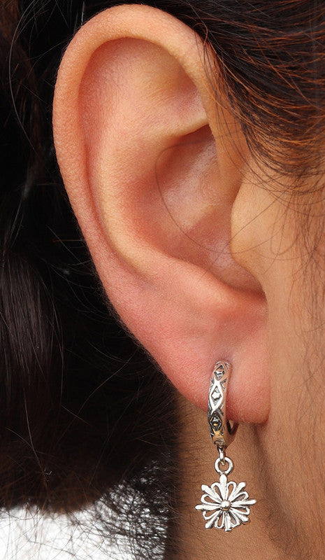 JSAJ 925 sterling silver earring with a simple charm hanging plain baali design, perfect for girls and women.