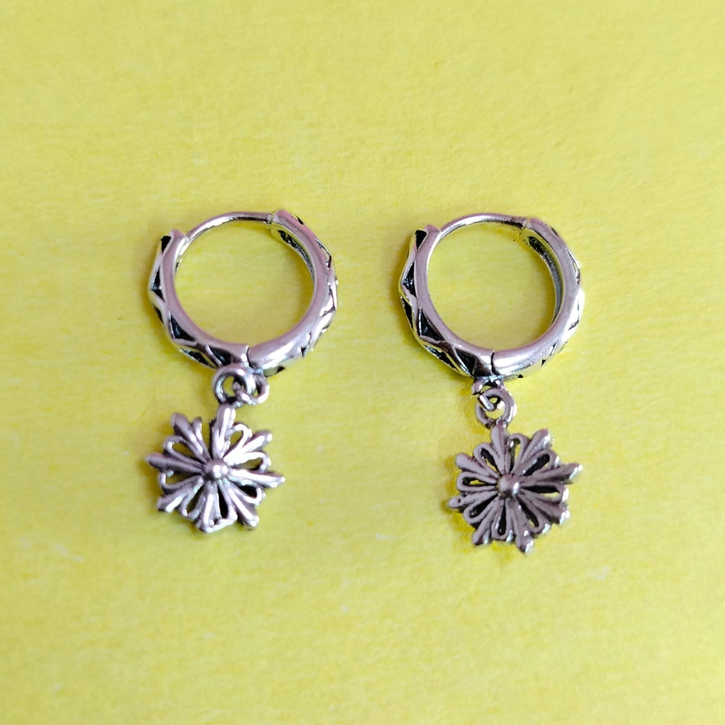JSAJ 925 sterling silver earring with a simple charm hanging plain baali design, perfect for girls and women.