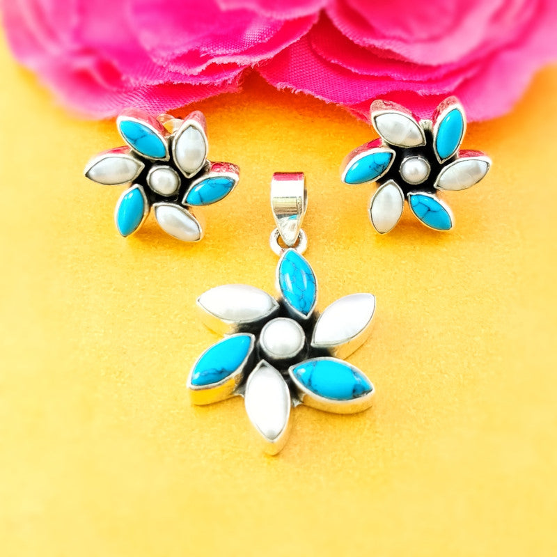 Turquoise With Pearl