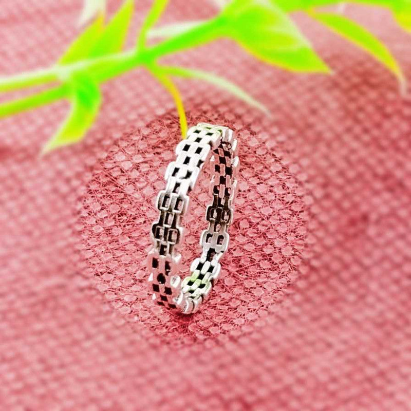 JSAJ THIN BAND RING IN 925 STERLING SILVER
