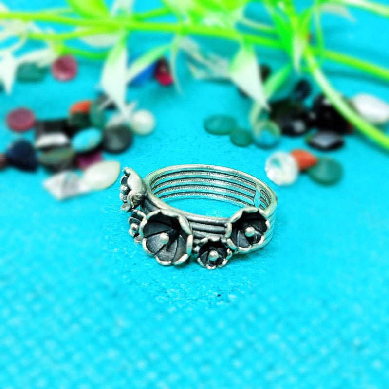 JSAJ BAND RING WITH FLOWERS IN 925 STERLING SILVER