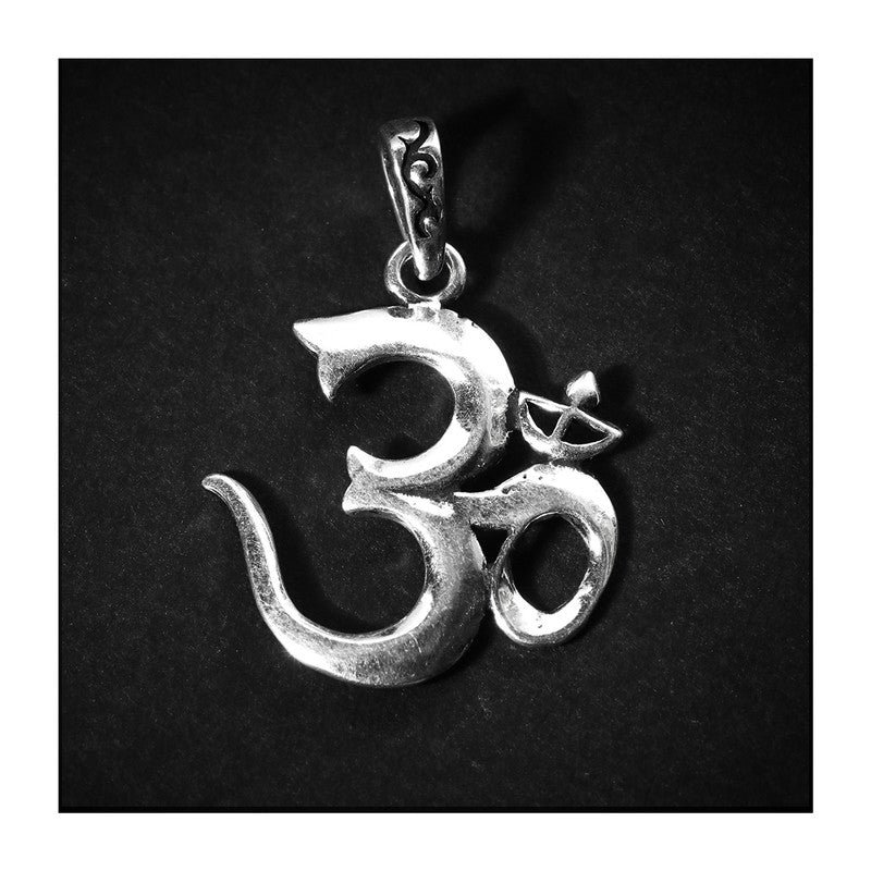 JSAJ Silver 925 Sterling Silver OM PENDENT LOCKET OM IN MEDIUM SIZE UNISEX PENDENT LOCKET for Good Health and Wealth