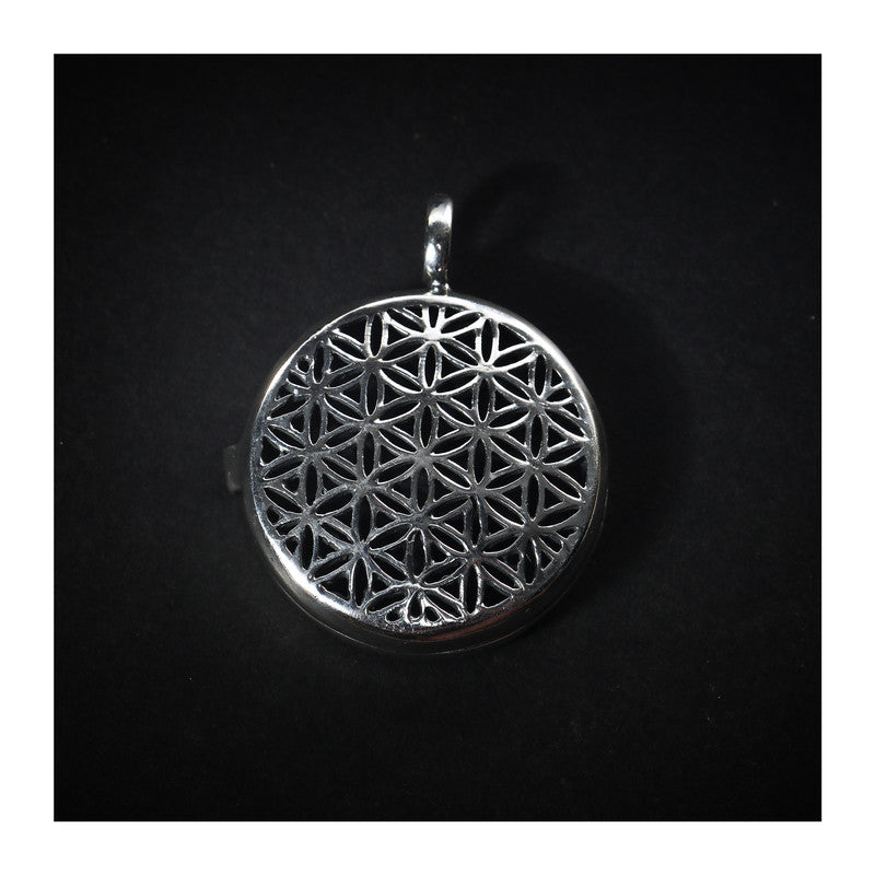 JSAJ Silver 925 Sterling Silver JAALI N BOX Pandent Flower of life CIRLCE PENDENT WITH PHOTO FRAME STYLE IN MEDIUM SIZE UNISEX PENDENT