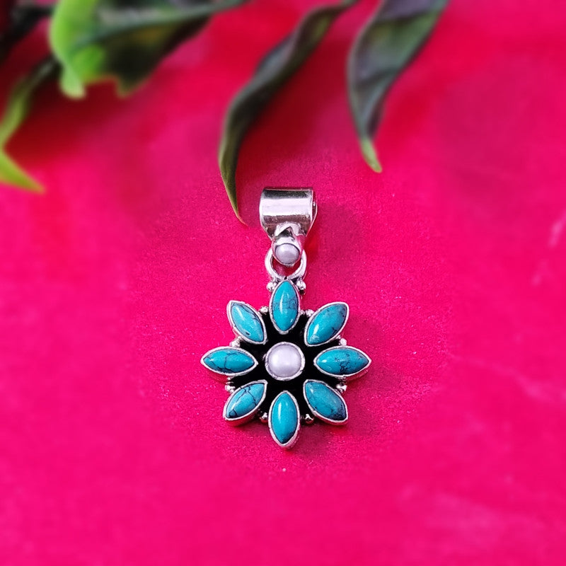 Turquoise With Pearl