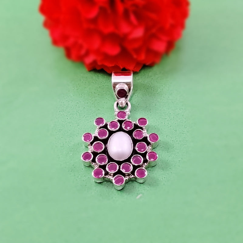 9484 Pearl With Ruby