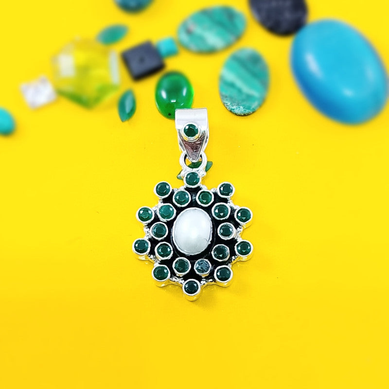 9485 Pearl With Green Onyx