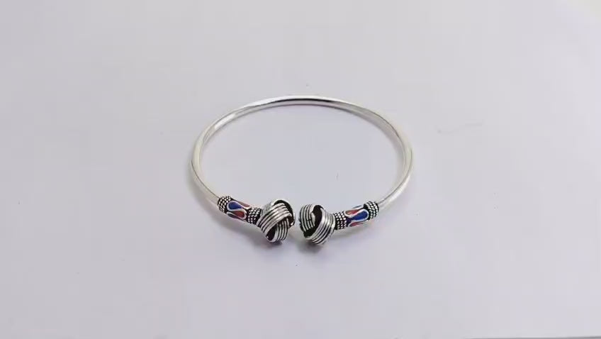 6011 Meena work Knot